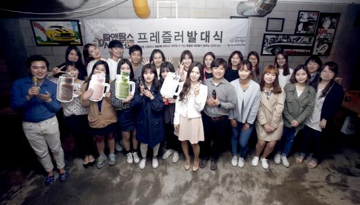 ▲ 탐앤탐스, 공식 서포터즈 '프레즐러' 5기는 매장 제품 모니터링 및 마케팅 활동에 참여한다. (제공=탐앤탐스) 