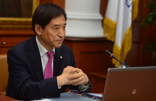 이주열 한국은행 총재가 15일 서울 중구 한국은행에서 열린 금융통화위원회에서 생각에 잠겨있다. /사진제공=서울 뉴스1 박정호 기자