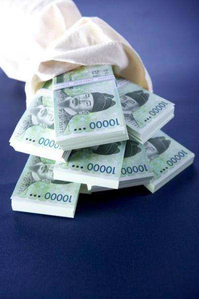 '여성 평균 연봉' '여성 평균 연봉 남성의 57.5%' /사진=이미지투데이