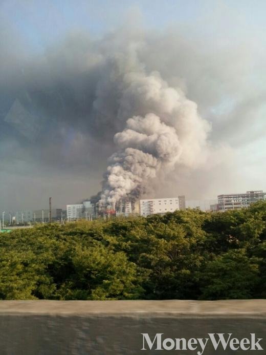 김포 물류창고 화재 30대 경비원 숨져… 3시간 40분만에 진화