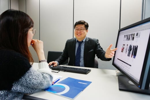 ▲ 카페24가 창업센터 입주기업을 대상으로 컨설팅을 진행해 주고 있다. (제공=카페24) @머니위크MNB, 유통 · 프랜차이즈 & 창업의 모든 것