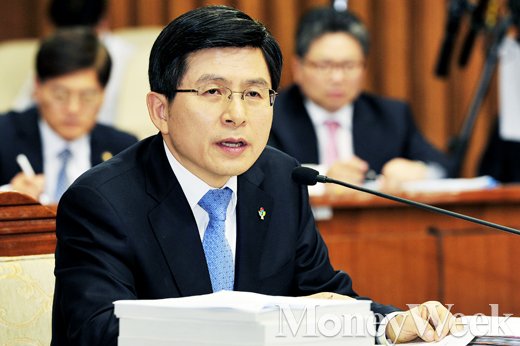 '국무총리(황교안) 임명동의에 관한 국회 인사청문회'가 장윤석 인사청문특위위원장 주재하에 9일 오전 서울 여의도 국회 제3회의장에서 개최된 가운데 황교안 총리 후보자가 출석해 자신의 소견을 전하고 있다. /사진=임한별 기자