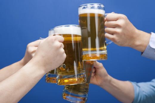 남자라면…커피, 맥주 줄이고 물이나 신맛나는 주스 드세요