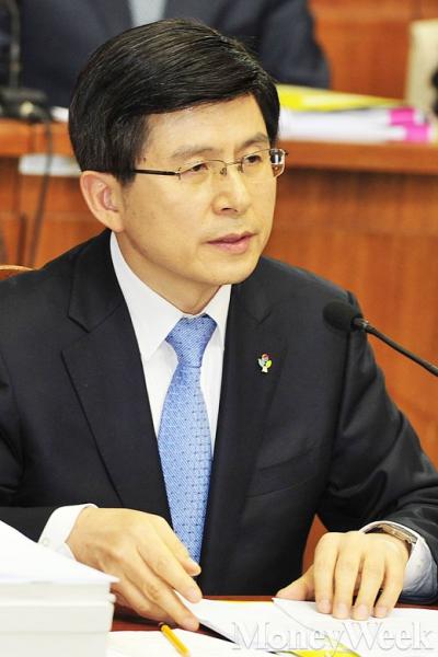 황교안 총리 후보자가 지난 8일 서울 여의도 국회 제3회의장에서 개최된 '국무총리(황교안) 임명동의에 관한 국회 인사청문회'에서 질의에 답변하고 있다. /사진=임한별 기자