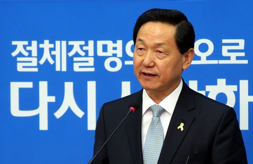 '문재인 김경협' 사진은 김상곤 새정치민주연합 혁신위원장. /사진=뉴스1