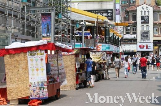메르스(중동호흡기증후군) 확산으로 14일 오후 서울 종로구 동숭동 대학로 소극장 골목이 평소 주말보다 한산한 모습을 보이고 있다. (제공=머니투데이 DB)