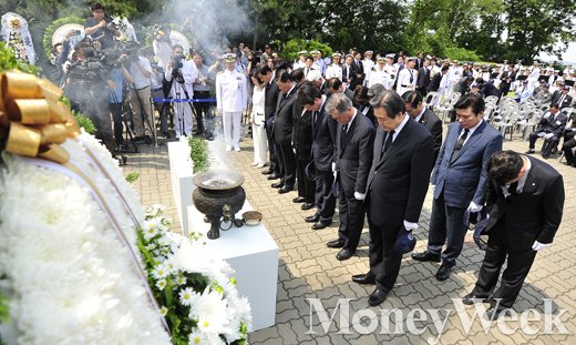 [MW사진] 연평해전 '감사합니다, 그리고 죄송합니다'