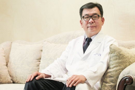 [강홍구의 치질 치료 병원③] 여성 치질 환자, 초기증상이면 바르고 먹는 비수술적 치료법으로 해결하자