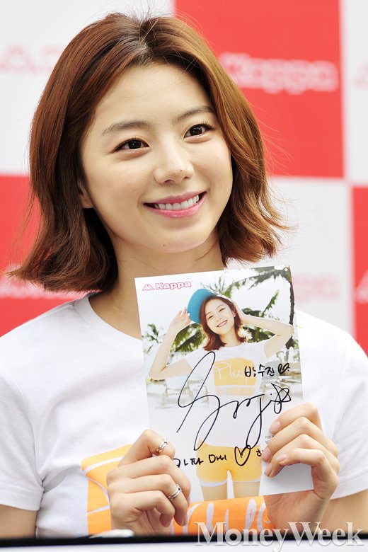 [MW사진] 예비신부 박수진, '요즘 행복한 일들만 가득 있어요'