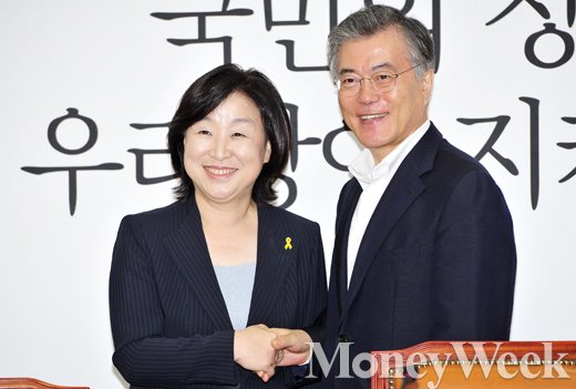 '문재인 심상정' 정의당 심상정 대표(왼쪽)가 24일 오전 서울 여의도 국회 새정치민주연합 대표실에서 문재인 대표를 예방하고 있다. /사진=임한별 기자