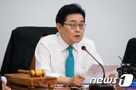 전병헌 새정치민주연합 최고위원이 3일 서울 여의도 국회에서 열린 최고위원회의에서 모두발언을 하고 있다. /사진=뉴스1