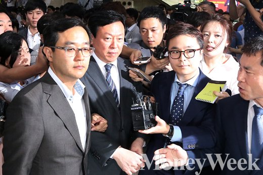 [MW사진] 롯데그룹 신동빈 회장 귀국