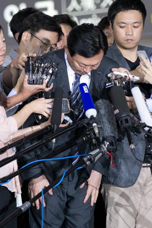 고개 숙인 신동빈 롯데그룹 회장 /사진=머니투데이