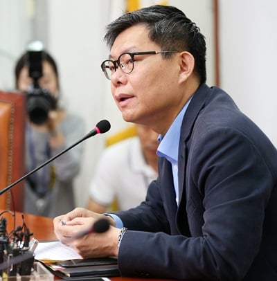 '이희호 여사 방북' 새정치민주연합 최재천 정책위의장. /사진=뉴스1