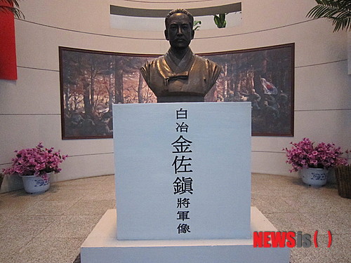 '김좌진 장군 증손자' 중국 헤이룽장성 한중우의공원에 마련된 김좌진 장군 흉상 /사진=뉴시스 