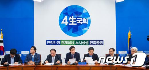 '개별소비세 인하' 이종걸 새정치민주연합 원내대표가 27일 서울 여의도 국회에서 열린 정책조정회의에서 모두발언을 하고 있다. /사진=뉴스1