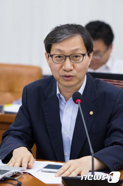 '개별소비세 인하' 사진은 김성주 새정치민주연합 의원. /사진=뉴스1