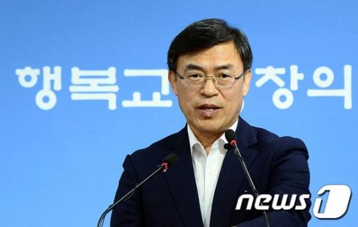한석수 교육부 대학정책실장이 31일 정부세종청사 교육부 공용브리핑실에서 대학 구조개혁 평가결과를 발표하고 있다. /사진=뉴스1