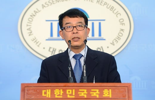 '김종대 정의당' 김종대 전 청와대 행정관이 31일 오전 국회 정론관에서 정의당 입당을 선언하고 있다. /사진=뉴스1