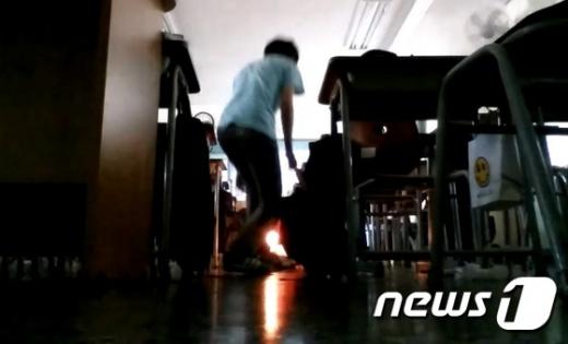 '중학교 부탄가스 폭발' 1일 오후 이모군이 서울 양천구의 한 중학교 교실에 소형 부탄가스통을 폭발시켰다. /사진=뉴스1