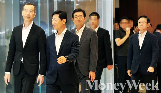 ▲(왼쪽부터) 최치훈 건설부문 사장, 윤주화 패션부문 사장, 김봉영 리조트 건설부문 사장, 김신 상사부문 사장