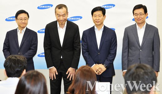 ▲(왼쪽부터) 김신 상사부문 사장, 최치훈 건설부문 사장, 윤주화 패션부문 사장, 김보영 리조트건설부문 사장