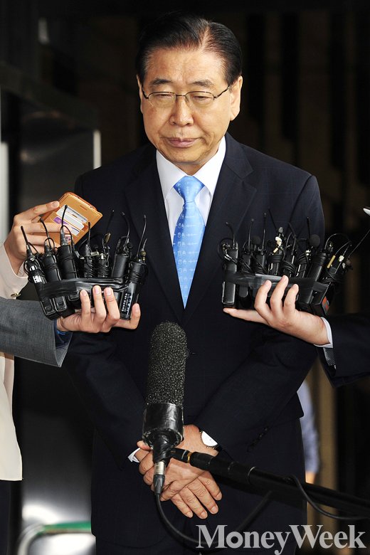 '포스코 검찰수사' 포스코그룹 비리 의혹에 연루된 정준양 전 회장이 소환 조사를 받기 위해 3일 오전 서울 서초동 서울중앙지방검찰청에 출석했다. /사진=임한별 기자