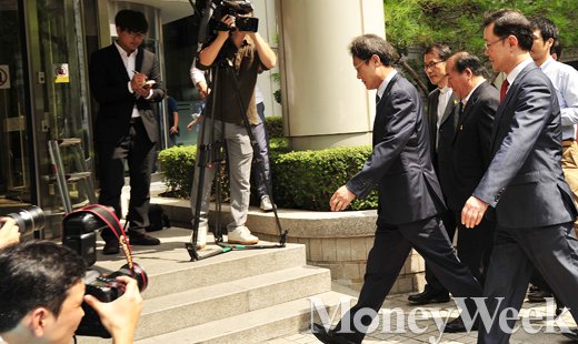'조희연 재판' 조희연 서울시교육감이 4일 오후 선고공판 참석을 위해 서초동 서울고등법원으로 향하고 있다. /사진=임한별 기자