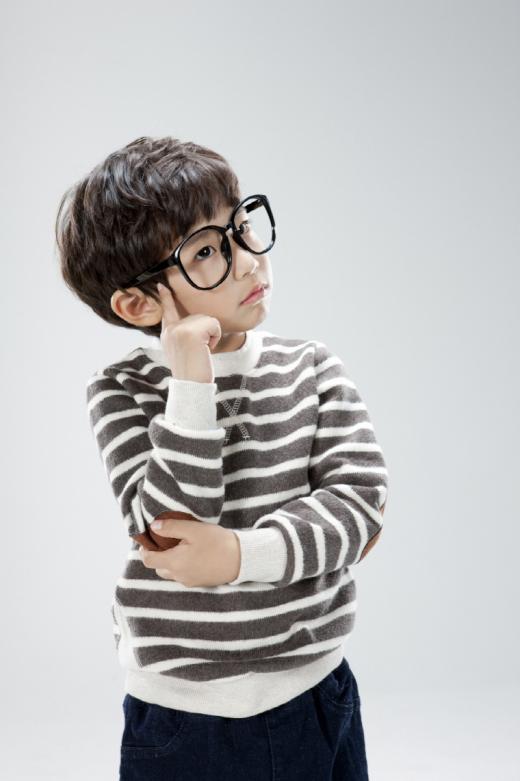 우리 아이가 자주 넘어지고, 눈 자주 비빈다면…'소아 약시'란?