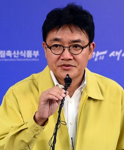 '담양 AI' 이천일 농림축산식품부 축산정책국장이 21일 정부세종청사에서 '전남 담양, 광주 북구 전통시장 AI 항원 검출, 일시 이동중지 결과 및 추석대비 AI 방역대책 추진' 브리핑을 하고 있다. /사진=뉴스1