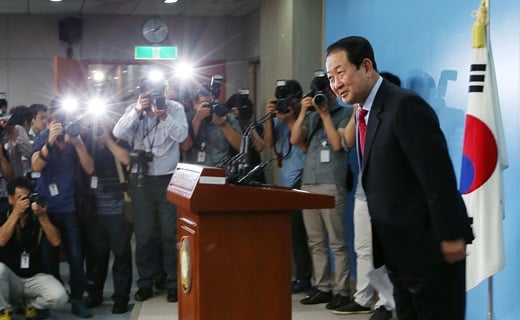 '박주선 탈당' '박주선 기자회견' 박주선 의원이 22일 기자회견을 열고 탈당을 공식 선언한 뒤 마지막 인사를 하고 있다. /사진=뉴스1