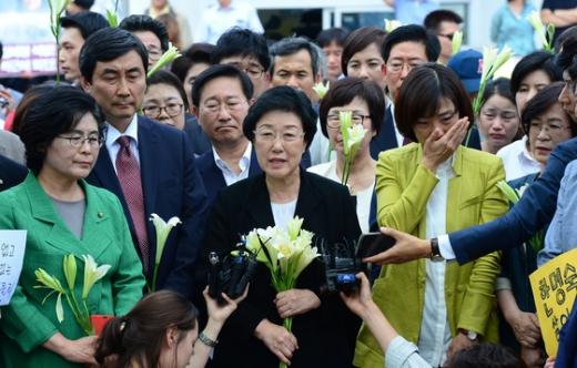 한명숙 재산환수 속도 내는 검찰