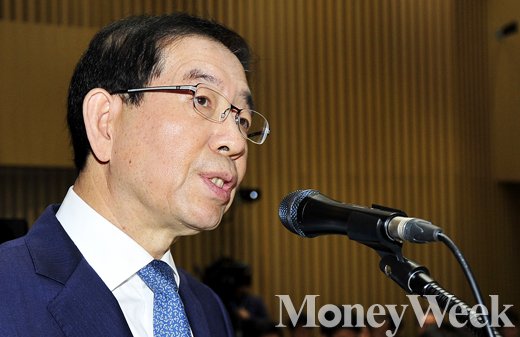 '박원순 아들 병역 의혹' 박원순 서울시장이 6일 열린 국회 국토교통위원회의 서울시 국정감사에서 현안보고를 하고 있다. /사진=임한별 기자