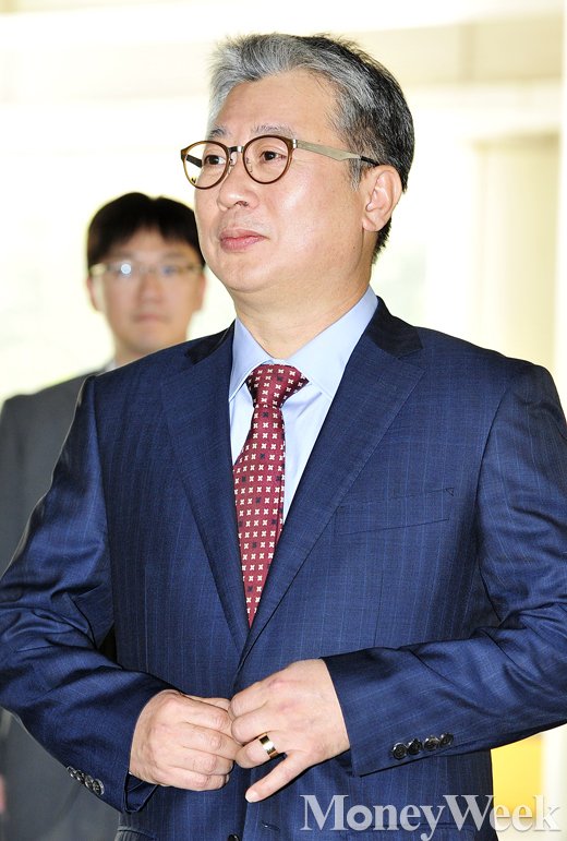 조응천 전 청와대 비서관이 15일 오후 서울중앙지법에 출두하고 있다. /사진=임한별 기자