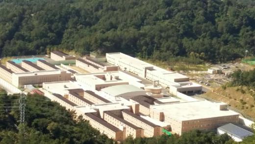 삼각산 정상에서 바라본 삼각동 광주교도소.