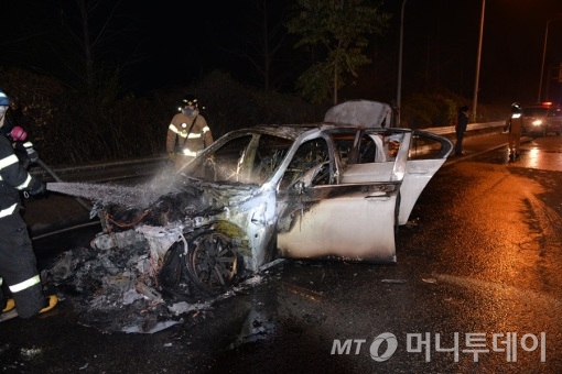 'bmw화재' /사진=머니투데이(경기 고양소방서 제공)