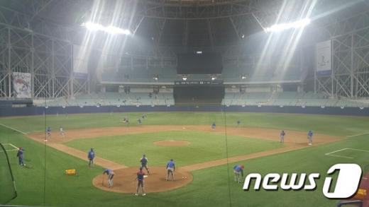 '고척돔구장' 한국 최초의 돔구장 '고척스카이돔'이 4일 공식 개장했다. /사진=뉴스1