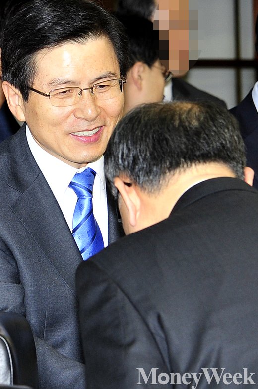 [MW사진] 시간선택제 일자리 현장 방문한 황교안 총리