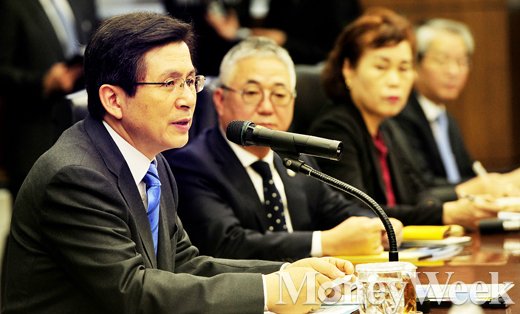 [MW사진] 시간선택제 관련 모두발언하는 황교안 국무총리