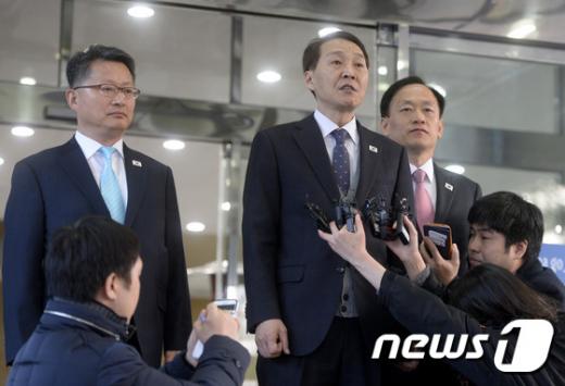 김기웅 통일부 남북회담본부장이 26일 오전 서울 종로구 삼청동 남북회담본부에서 당국회담 실무접촉을 위해 판문점으로 출발하기 전 소감을 말하고 있다. /사진=뉴스1 안은나 기자