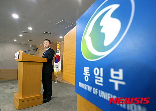 정준희 통일부 대변인이 27일 오전 서울 종로구 세종대로 정부서울청사 브리핑룸에서 남북 제1차 당국회담 개최 관련 브리핑을 하고 있다. /사진=뉴시스 김동민 기자