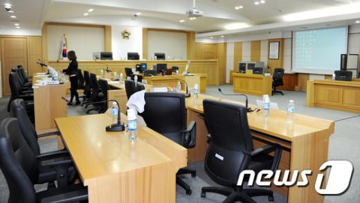 상주 '농약 사이다' 사건으로 살인 및 살인미수 혐의로 구속 기소된 박모 할머니(82)의 국민참여재판이 7일 오전 시작됐다. 사진은 박모 할머니의 국민참여재판이 열리는 대구지방법원 11호 법정. /사진=뉴스1 이종현 기자