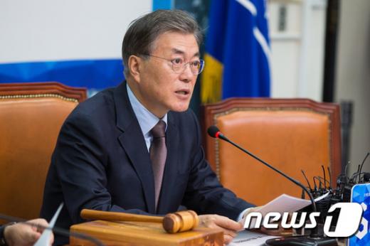 문재인 새정치민주연합 대표가 지난 7일 서울 여의도 국회에서 열린 최고위원회의에서 모두발언을 하고 있다. /사진=뉴스1