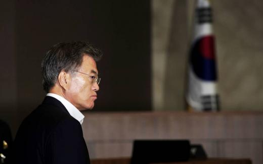 문재인 새정치민주연합 대표가 한명숙 전 총리의 대법원 선고공판에서 유죄를 확정받은 후 굳은 표정을 짓고 있다. /사진=머니위크DB