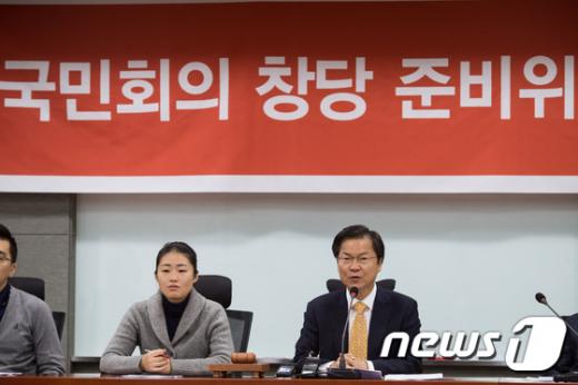 천정배 국민회의(가칭) 창당준비위원장이 14일 서울 여의도 국회 의원회관에서 열린 국민회의 창당 준비위원회 제1차 운영위원회의에서 모두발언을 하고 있다. /사진=뉴스1 유승관 기자