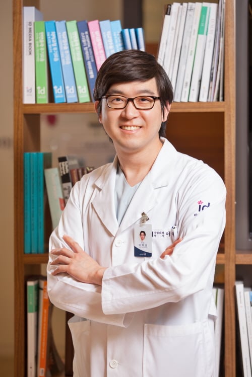 연말, 남은 연차 만으로 어려지기…'퀵안면윤곽' 눈길
