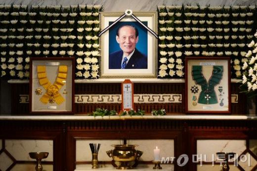 지난 14일 서울 서대문구 신촌 세브란스병원 장례식장에 마련된 고 이만섭 전 국회의장 빈소에 이 전 의장의 영정이 놓여 있다. /사진=머니투데이