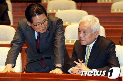 '박지원' '김한길' 박지원 의원(왼쪽)과 김한길 전 대표. /자료사진=뉴스1