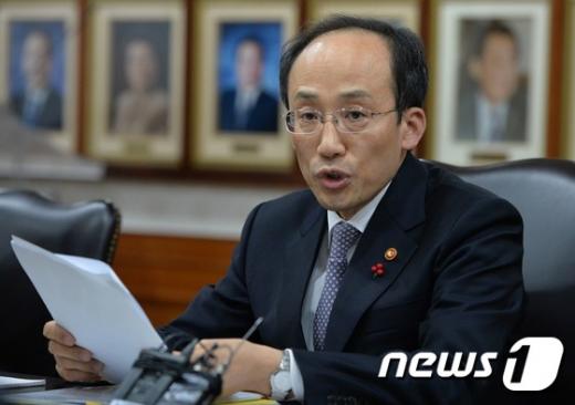 추경호 국무조정실장이 24일 오후 서울 세종로 정부서울청사에서 열린 누리과정 예산 등 재정현안 점검 관계차관회의에서 모두 발언을 하고 있다. /사진=뉴스1 송원영 기자