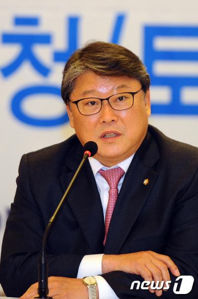 '더불어민주당' '조원진' 새누리당 조원진 원내 수석 부대표. /자료사진=뉴스1